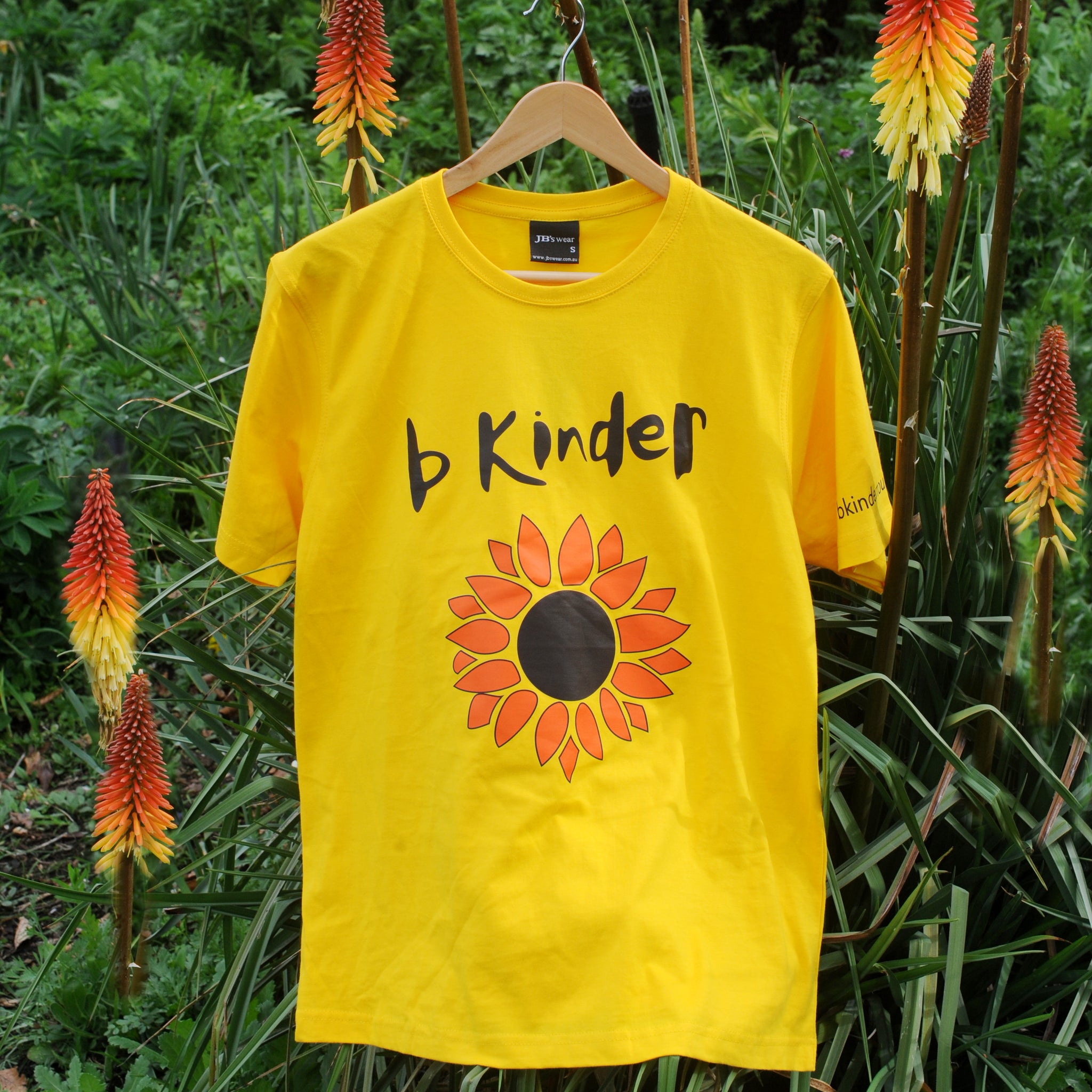 New red sunflower - yellow shirt
